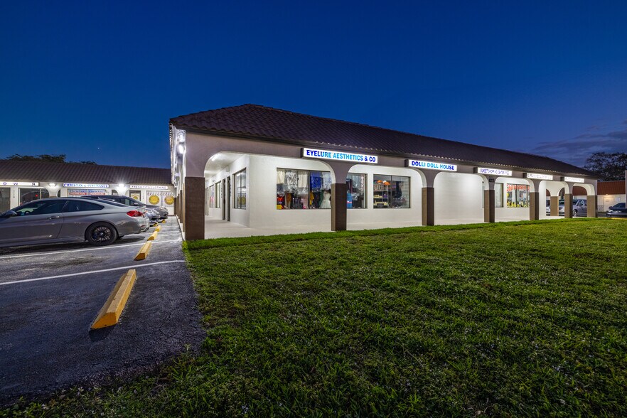 More Photos Of 1120 Sunset Strip, Sunrise Freestanding For Lease