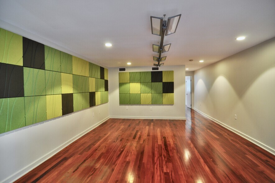More Photos Of 904 West Ave, Austin Office Residential For Sale