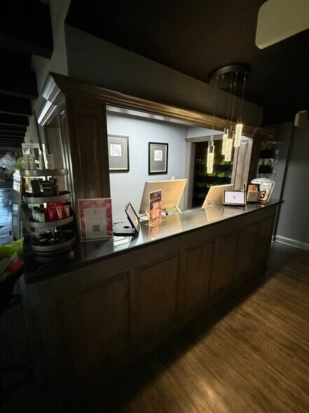 More Photos Of 2513 Dauphin St, Mobile Healthcare For Sale
