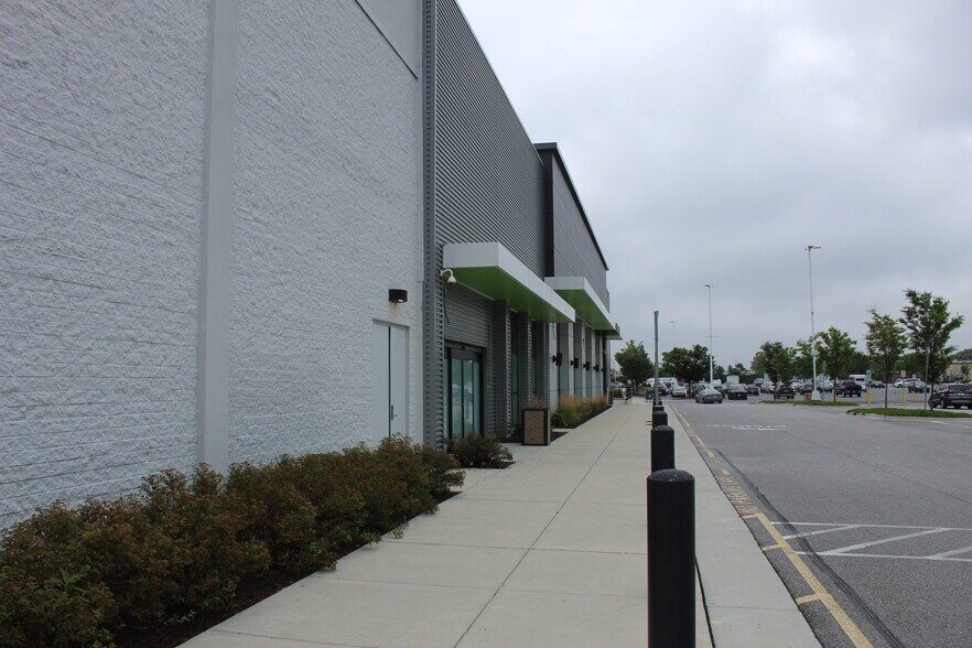 More Photos Of 6711 Ritchie Hwy, Glen Burnie General Retail For Lease