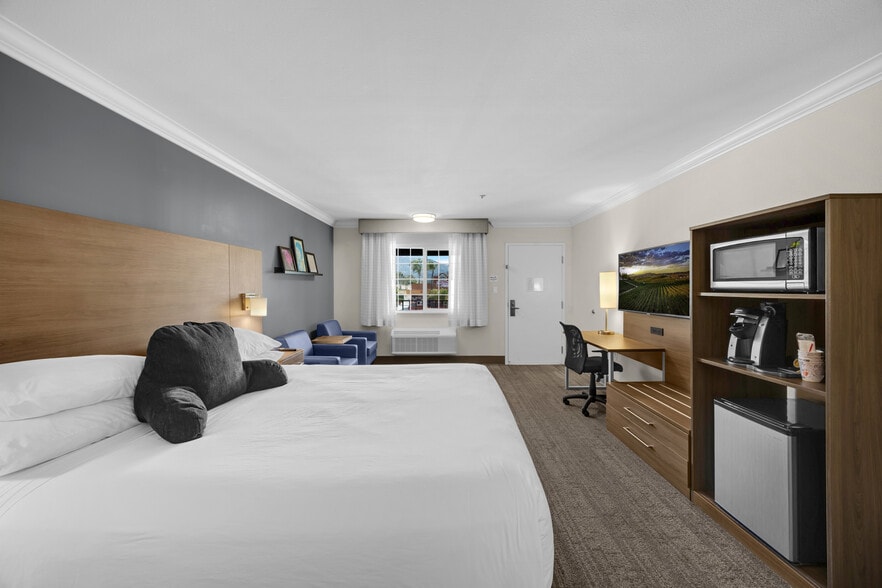 More Photos Of 28980 Old Town Front St, Temecula Hotel For Sale