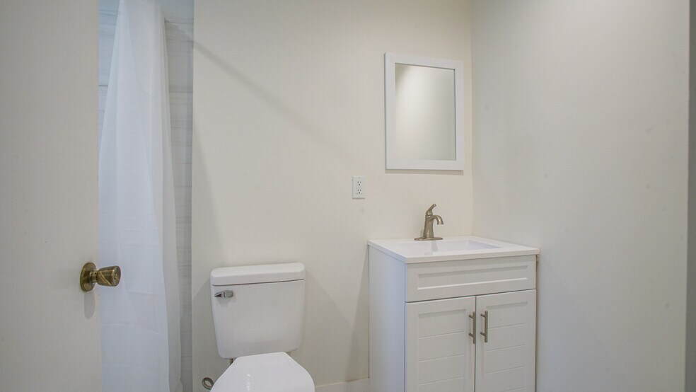 More Photos Of 6112-6114 Saturn St, Los Angeles Apartments For Sale