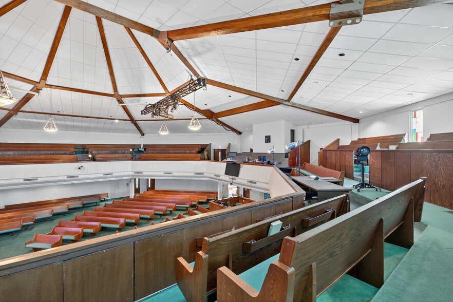 More Photos Of 147 Hurst Blvd, Hurst Religious Facility For Sale