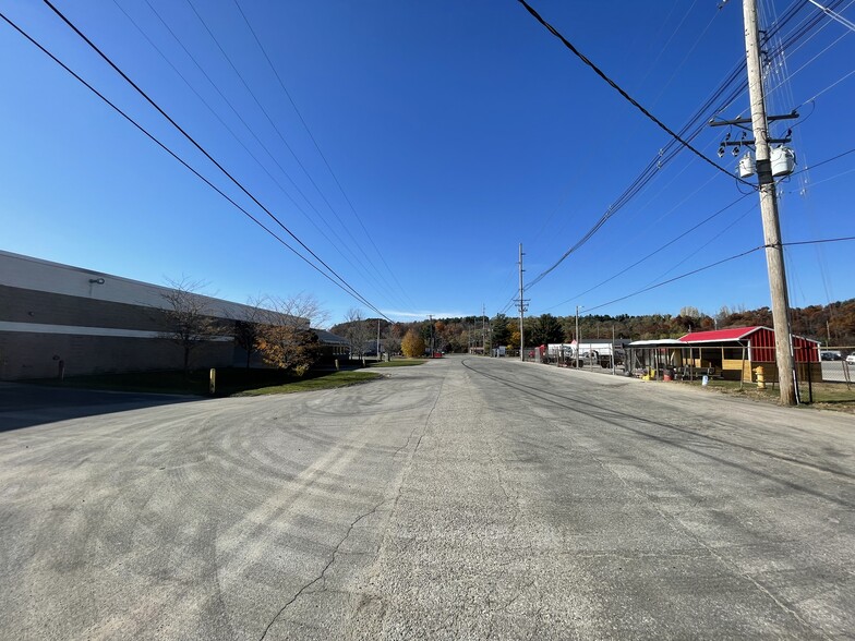 More Photos Of 2325 Sybrant Rd, Traverse City Warehouse For Lease