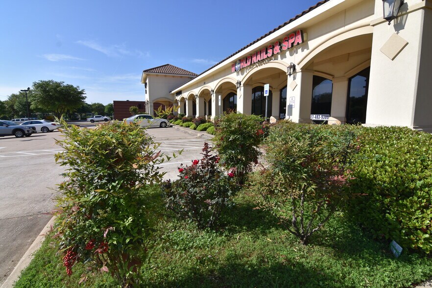 More Photos Of 5312 Park Springs Blvd, Arlington General Retail For Sale