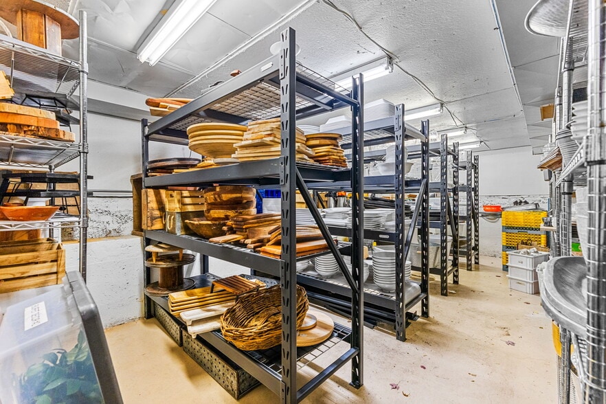 More Photos Of 765 Liberty St SE, Salem Freestanding For Sale