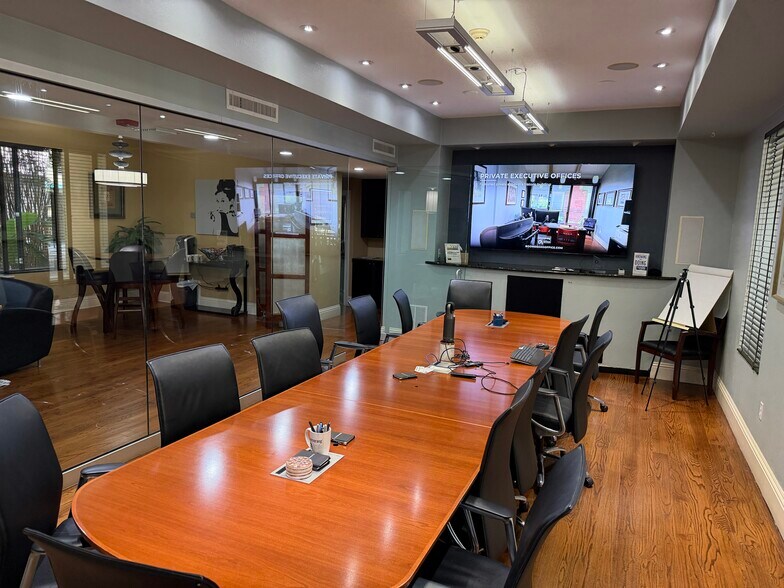 More Photos Of 350 E Pine St, Orlando Office For Lease
