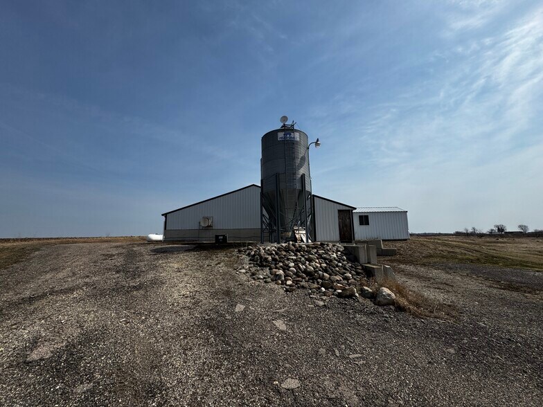 More Photos Of N5000 Co M hwy, Darien Warehouse For Sale