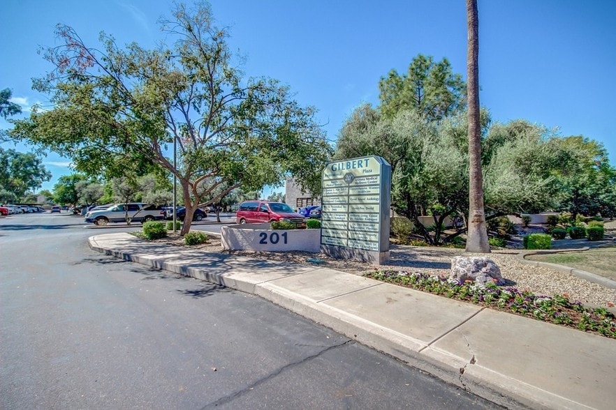 More Photos Of 201 W Guadalupe Rd, Gilbert Medical For Lease