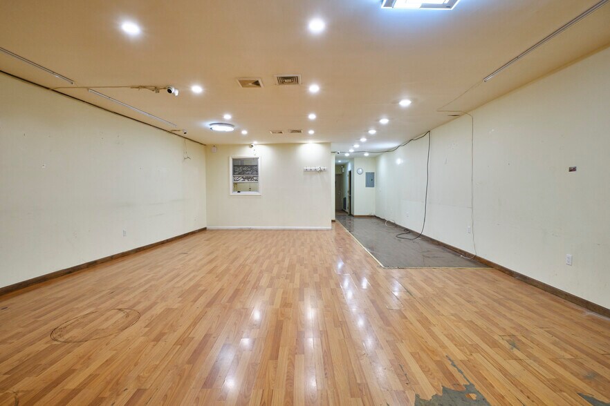 More Photos Of 133-40 37th Ave, Flushing Storefront Retail Residential For Sale