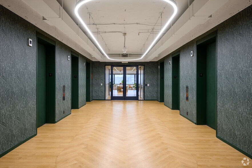 More Photos Of 2451 Crystal Dr, Arlington Office For Lease