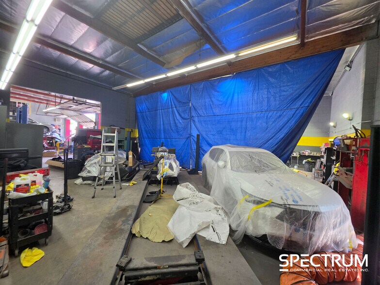 More Photos Of 14748 Calvert St, Van Nuys Service For Lease