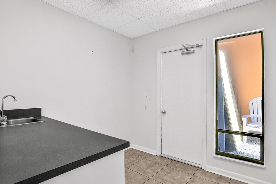 More Photos Of 162 Peninsula Dr S, Daytona Beach Medical For Sale