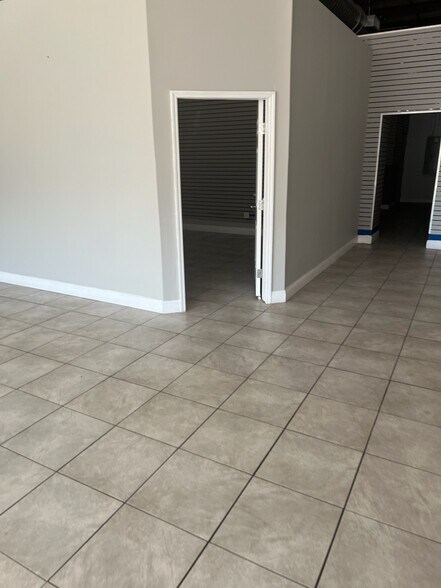 More Photos Of 13401 Blue Heron Beach Dr, Orlando Freestanding For Lease