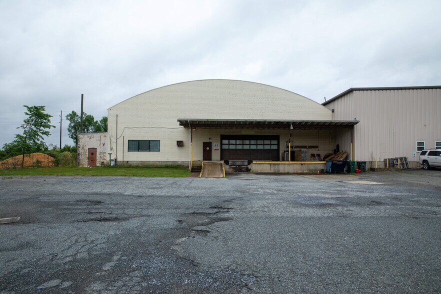 More Photos Of 8506 Potts Ln, Seaford Manufacturing For Lease