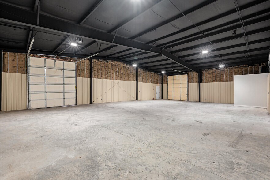More Photos Of 22 S Barker St, Clarksville Warehouse For Sale