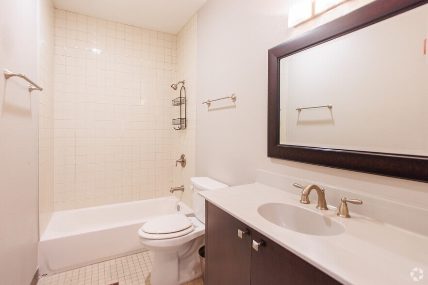 More Photos Of 950 4th St NW, Albuquerque Apartments For Sale