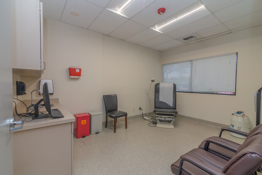 More Photos Of 3008 Sillect Ave, Bakersfield Medical For Lease