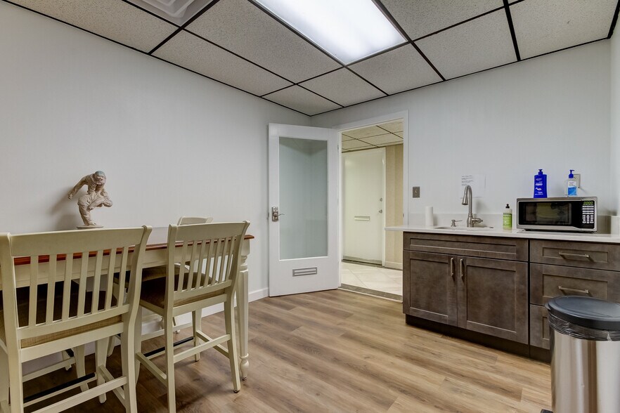 More Photos Of 447 3rd Ave N, Saint Petersburg Office For Lease