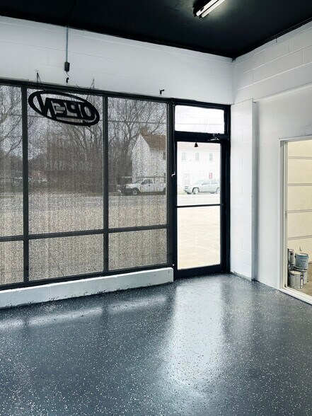 More Photos Of 180 S Main St, Somerville Light Manufacturing For Sale