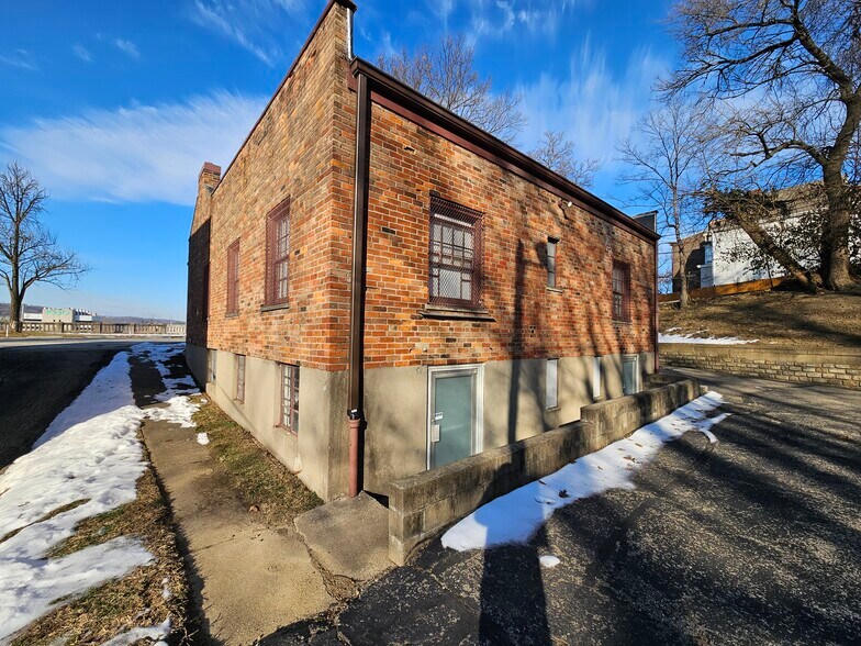 More Photos Of 2436 Central Pky, Cincinnati Loft Creative Space For Sale