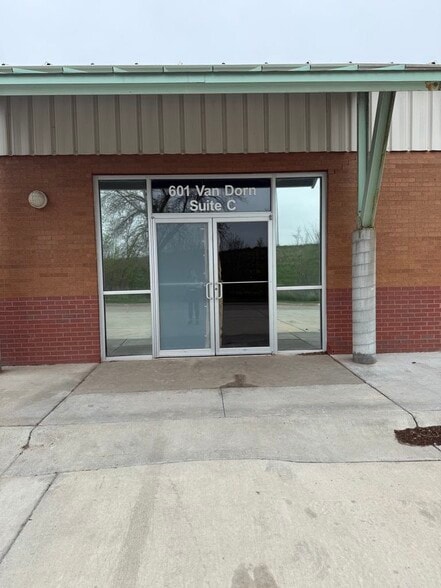 More Photos Of 601 Van Dorn St, Lincoln Warehouse For Lease