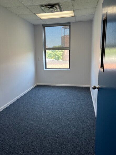 More Photos Of 116-12 Myrtle Ave, Richmond Hill Office For Sale