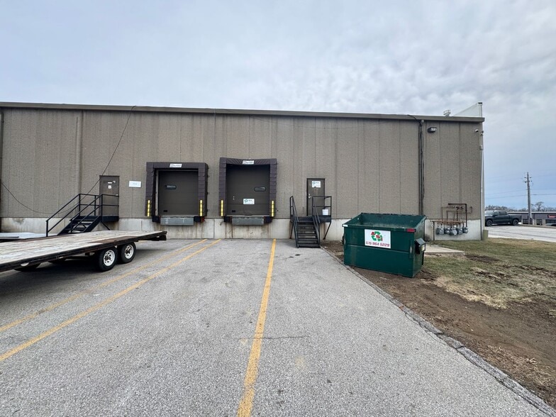 More Photos Of 3100 101st St, Urbandale Warehouse For Lease
