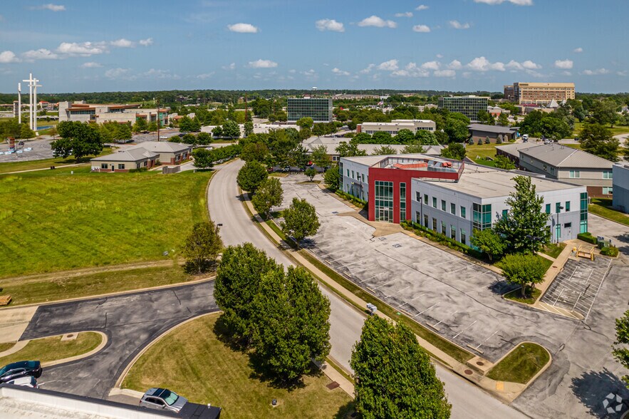 More Photos Of 5504 Pinnacle Point Dr, Rogers Office For Lease
