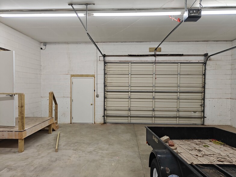 More Photos Of 908 W C St, McCook Auto Repair For Sale