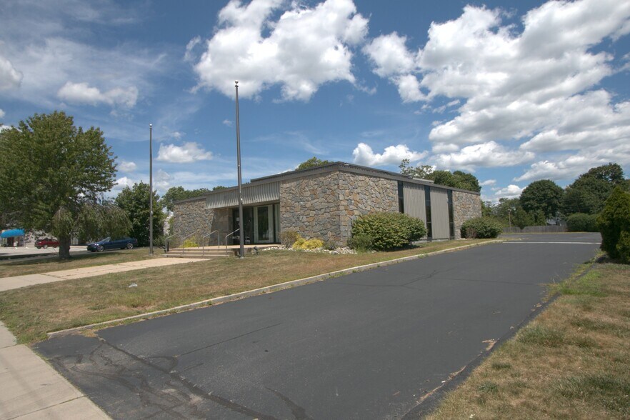 More Photos Of 43 Pennsylvania Ave, Niantic Bank For Lease