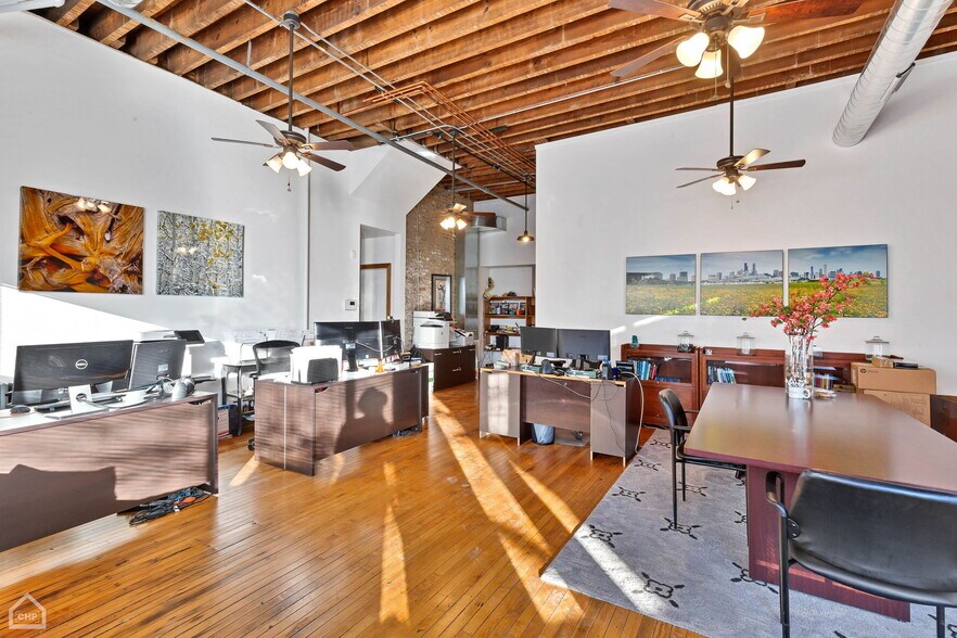 More Photos Of 4301 N Damen Ave, Chicago Office For Lease