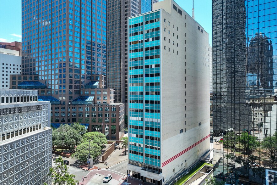 More Photos Of 211 N Ervay St, Dallas Office For Sale