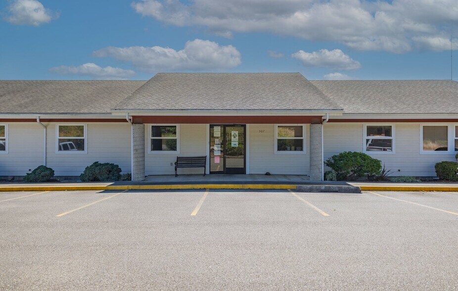 More Photos Of 307 Highway 42 E, Coquille Industrial For Sale