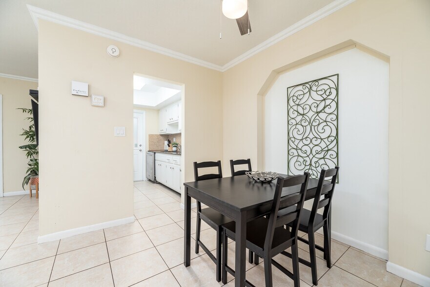 More Photos Of 820 NE 21st Dr, Wilton Manors Apartments For Sale