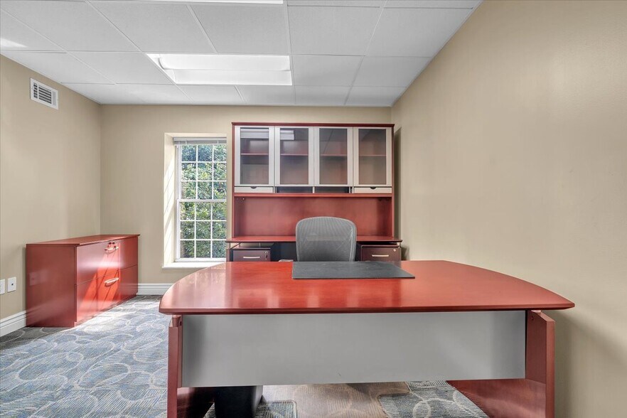 More Photos Of 1108 Ohio River Blvd, Sewickley Office For Sale