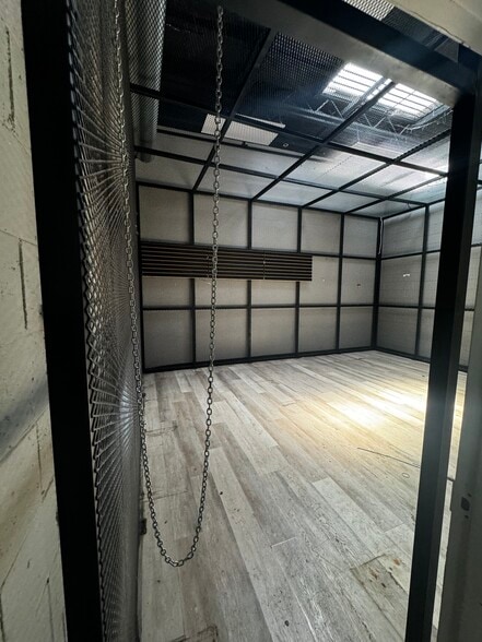 More Photos Of 5300 Sunset Blvd, Los Angeles Auto Repair For Lease