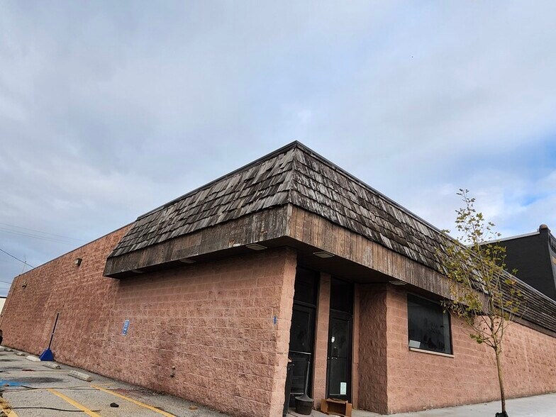More Photos Of 130 S Detroit St, Kenton Drugstore For Lease