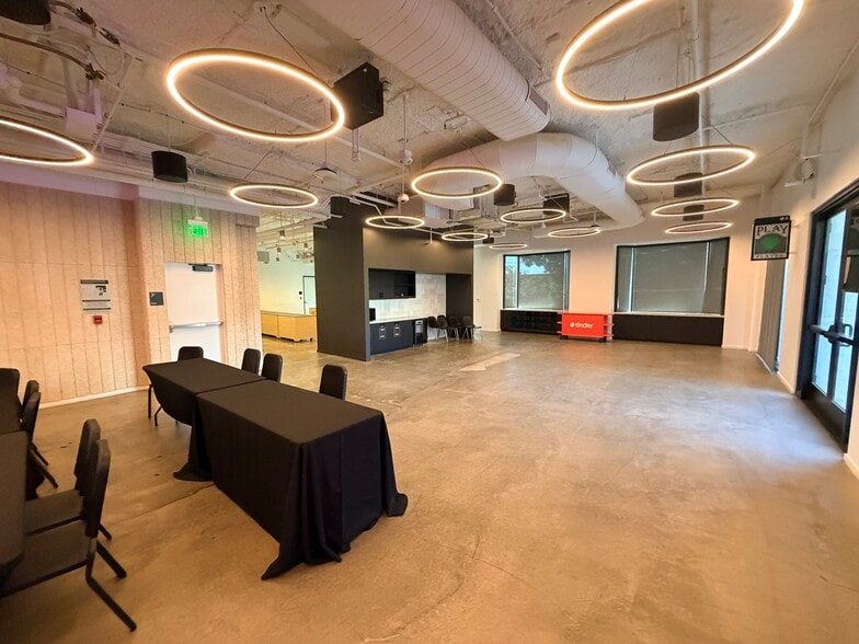 More Photos Of 8800 W Sunset Blvd, West Hollywood Office For Lease