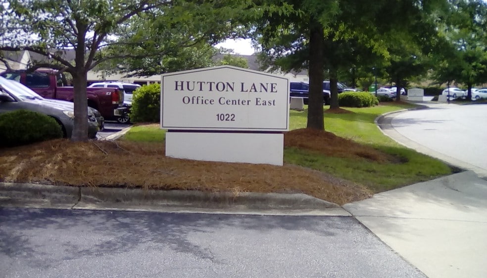 More Photos Of 1022 Hutton Ln, High Point Office For Lease