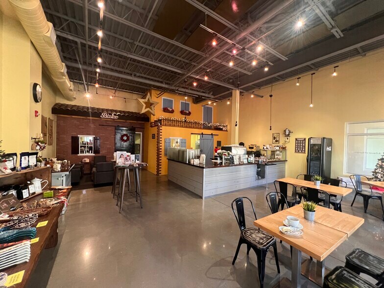 3976 Destination Dr, Osprey, FL 34229 Retail