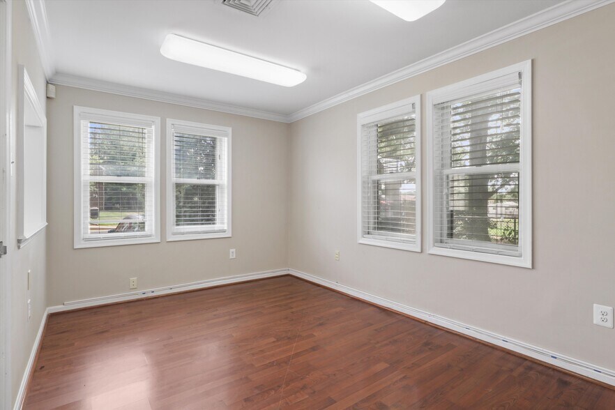 More Photos Of 2106 Gallows Rd, Vienna Office For Lease