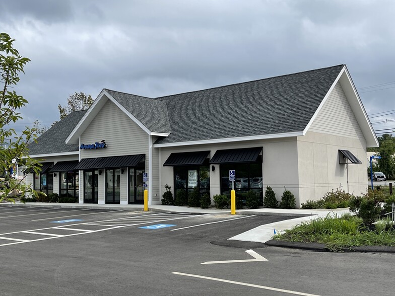 More Photos Of 401-403 Main St, Salem Freestanding For Lease