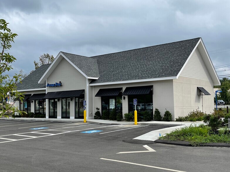 More Photos Of 401-403 Main St, Salem Freestanding For Lease