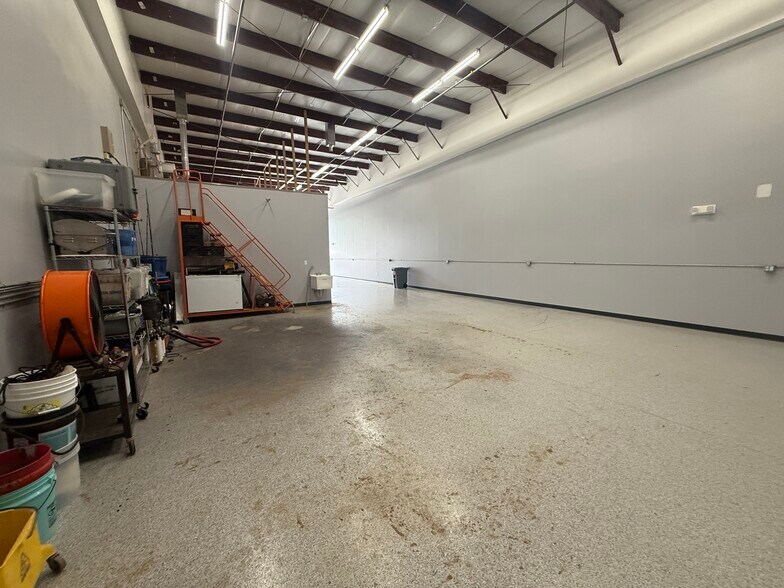 More Photos Of 7270 114th Ave, Largo Distribution For Sale