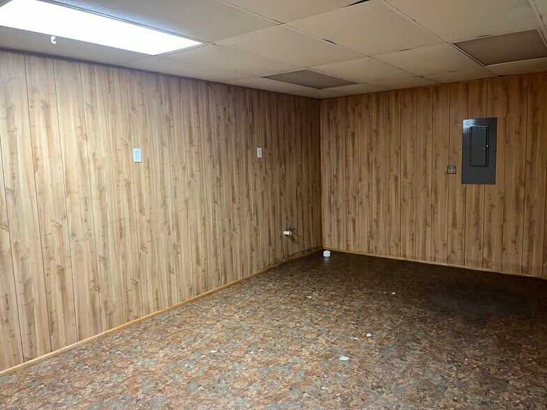 More Photos Of 2829 Badger Rd, Lakeland Warehouse For Lease