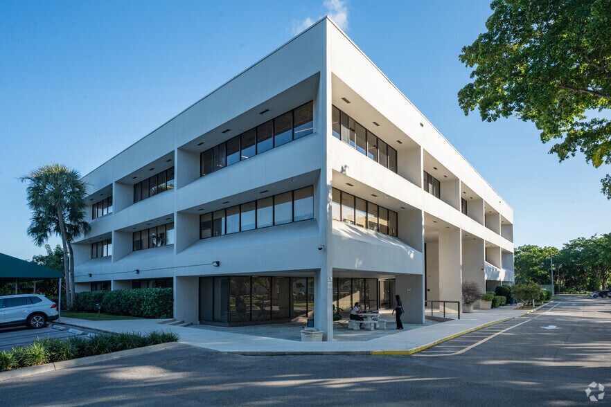 More Photos Of 6300 NE 1st Ave, Fort Lauderdale Office For Lease