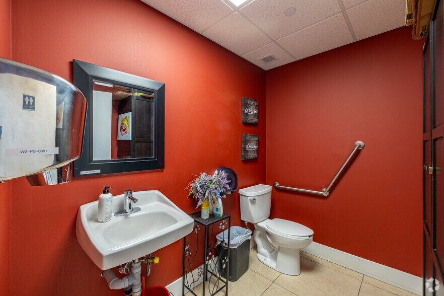 More Photos Of 1406 Centre St NE, Calgary Apartments For Sale