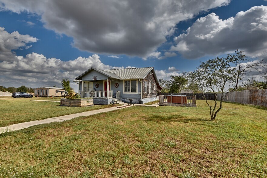 More Photos Of 946 Saint Marys St, Hempstead Land For Sale