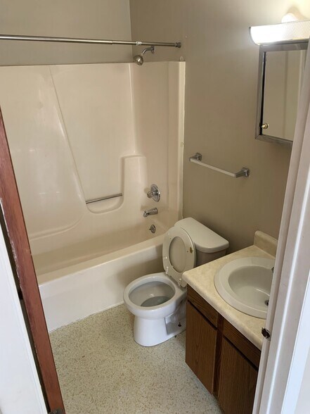 More Photos Of 1524 38th St, Rock Island Office Residential For Sale